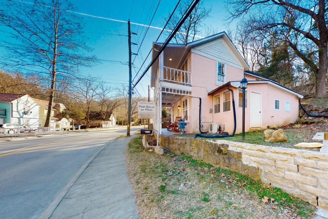 The Pink House On Main - Lower Eureka Springs Zewnętrze zdjęcie